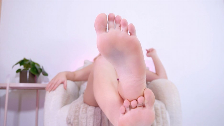 Goddess Lucie X – Foot Freak Humiliation – Foot Domination JOI